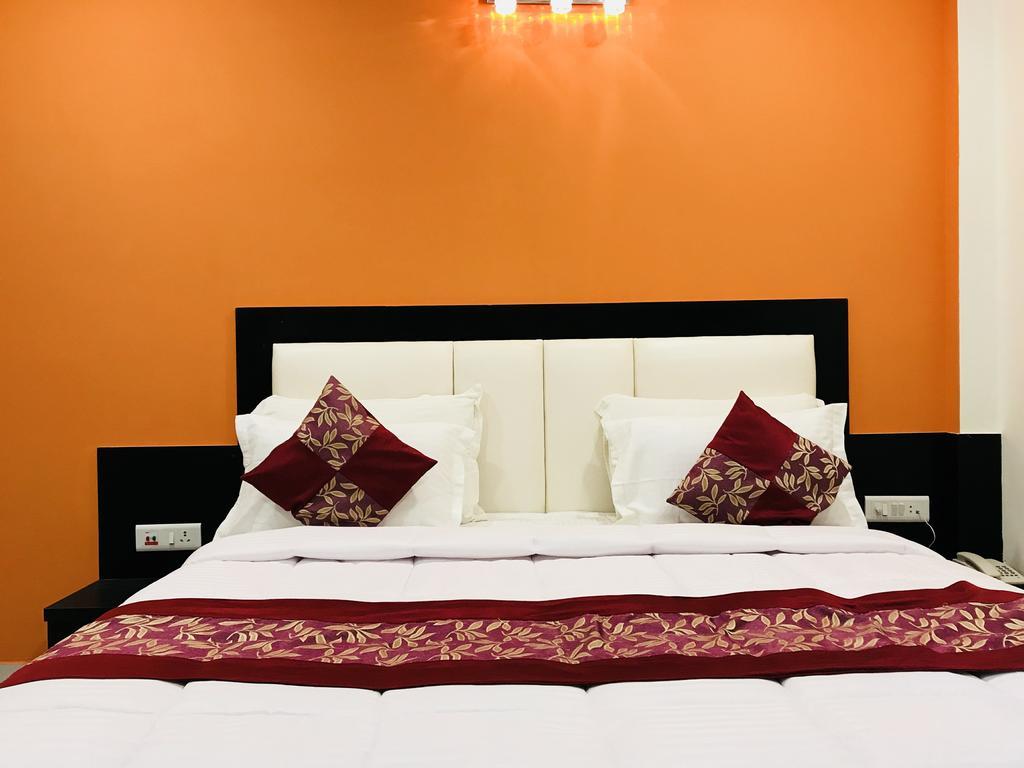 Aaradhya Residency Hotel Agra  Exterior photo
