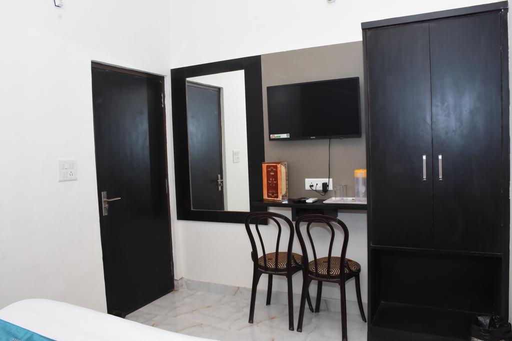Aaradhya Residency Hotel Agra  Exterior photo